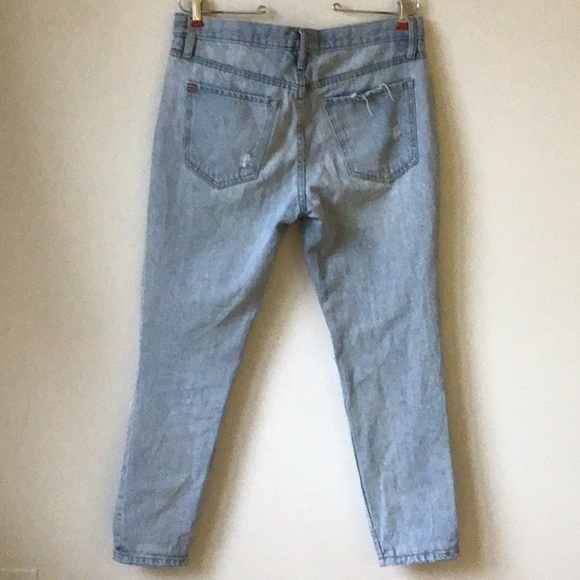 𝅺BDG jeans tapered leg light wash. High rise distressed, busted knee - Picture 4 of 6